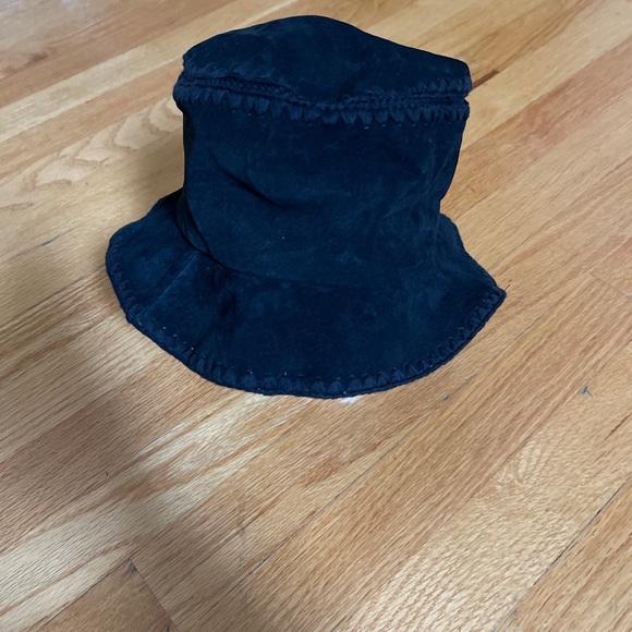 Liz Claiborne Suede Bucket Hat - Picture 5 of 7